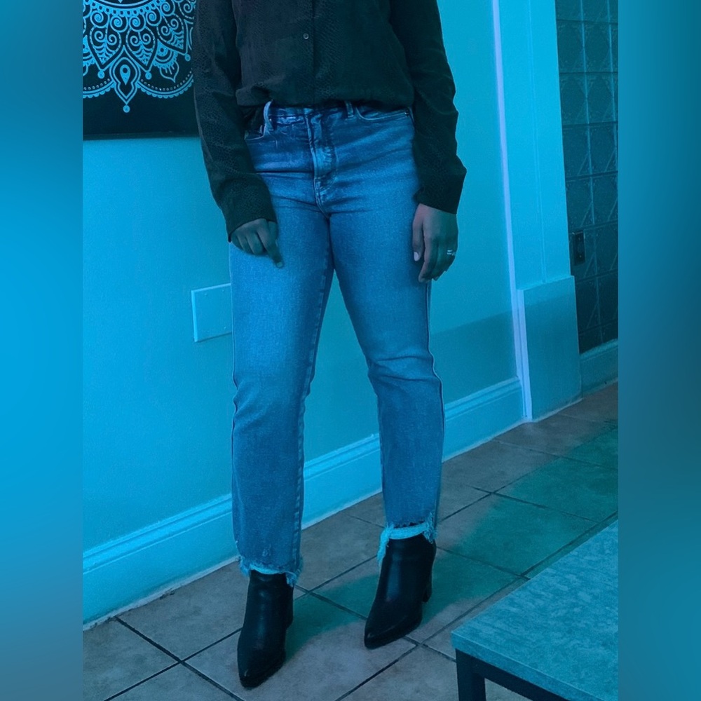 Good American Good Curve Cropped Straight Jeans with distressed hem